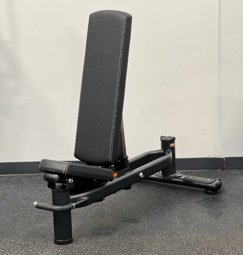 Body Solid adjustable bench, suitable for flat and incline use, displayed on a white background to highlight its features.