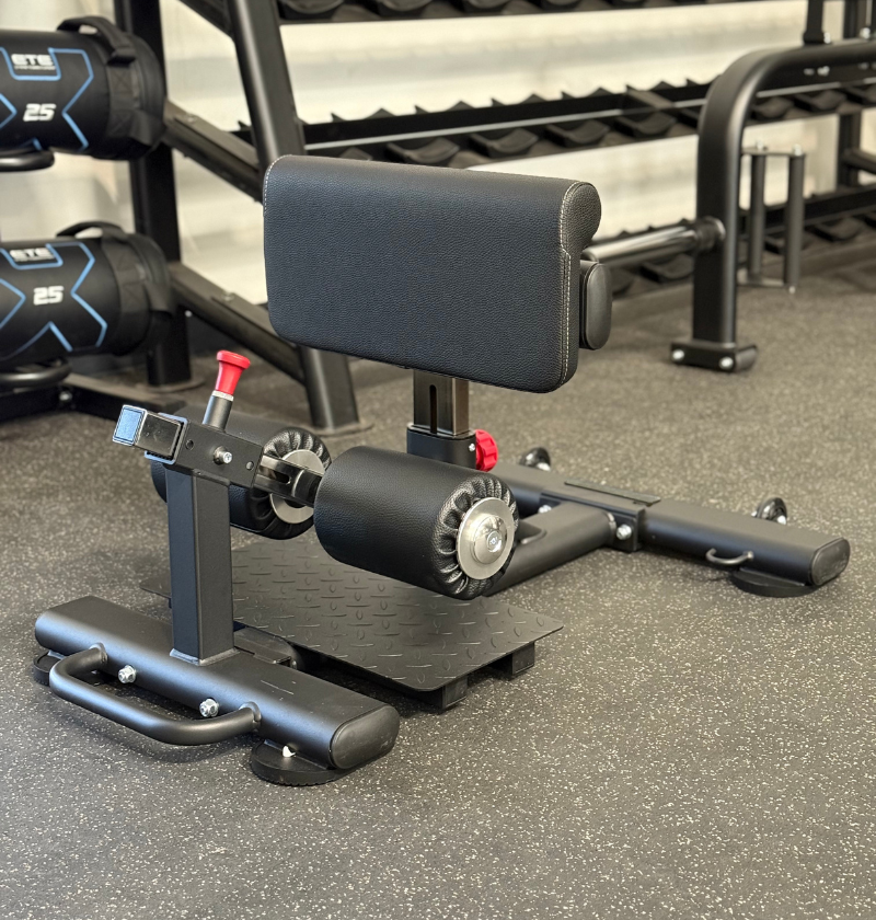 sissy squat machine in a gym setting.